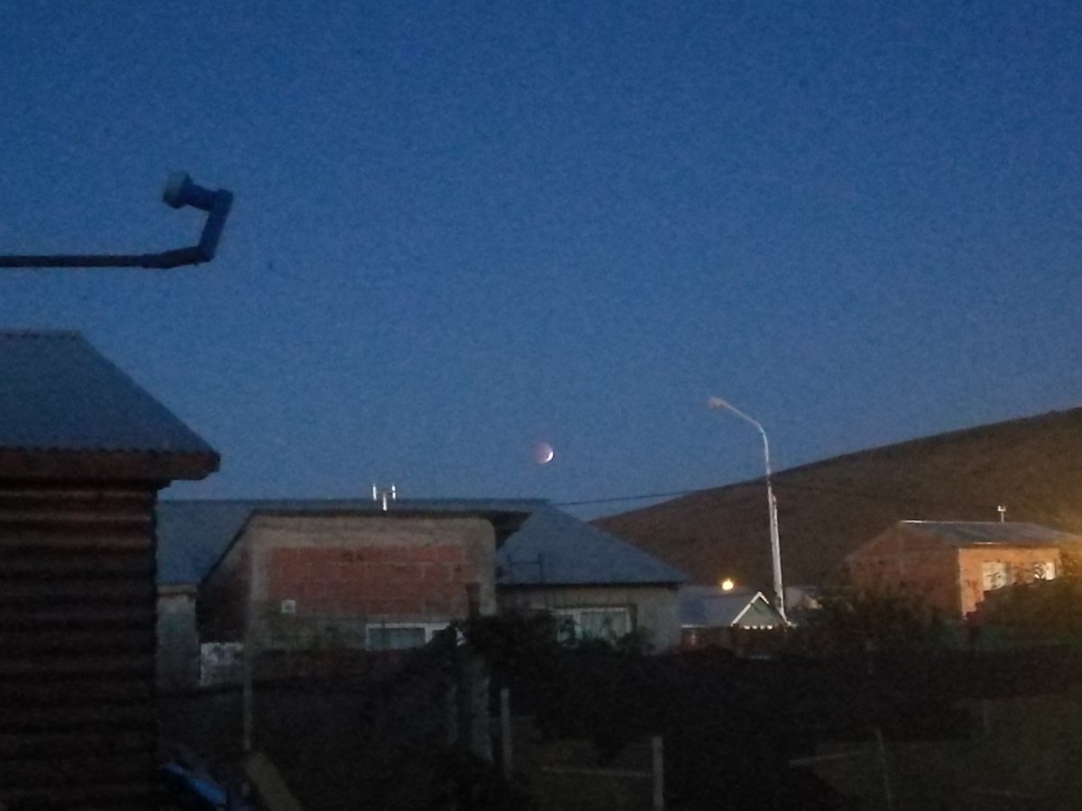 filium2's tweet photo. #supermoon #superlunaTN desde Santa Cruz 8:30 am. https://t.co/RSYGBVv7lY