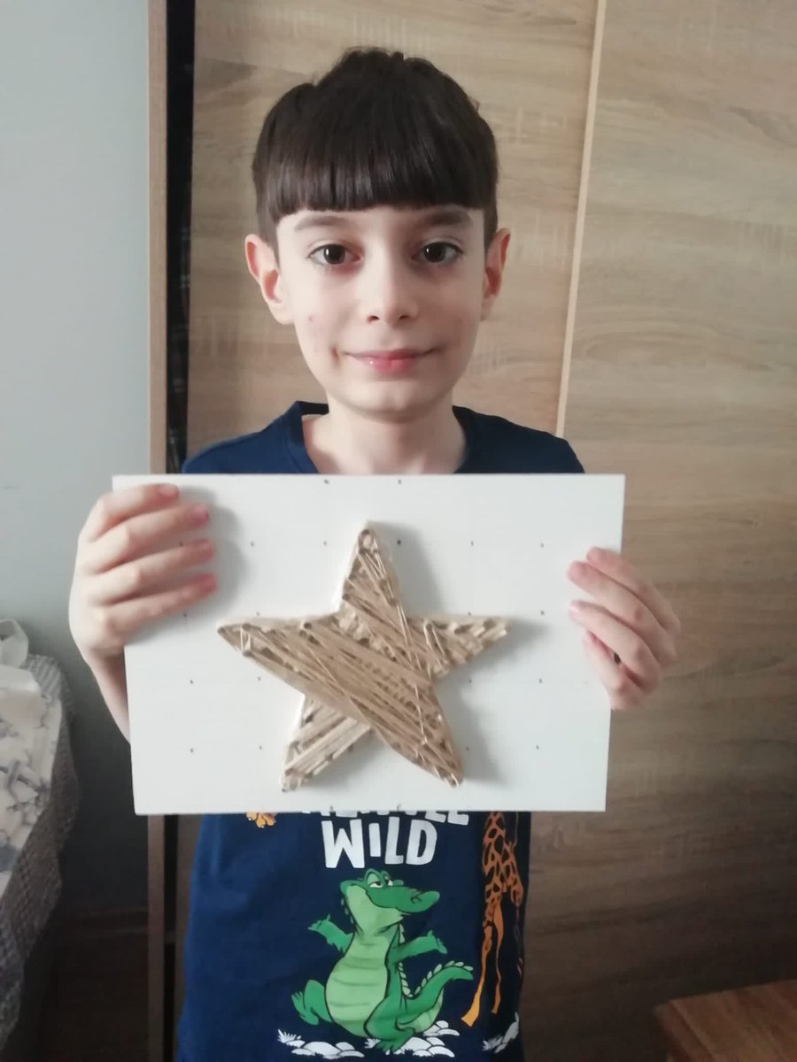fadime_cskun's tweet photo. #erkenSTEM String Art👍 🌟 🤩 @nilcicek @ardaergez @senem_bademci @sedakaraba @ozlem0mutlu11 @UgurOkullari @batikentugur https://t.co/gbhSYQWDhe
