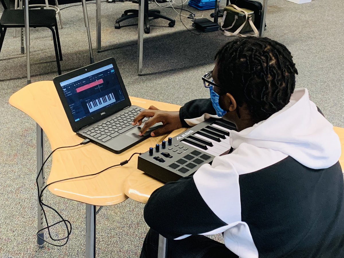 AsburyBands's tweet image. Students are using @BandLab and @Alesis V25 pianos to create and compose their own arrangements of our APHS Alma Mater! @APSuperGray @sunshine1018 @Asbury_ParkSD