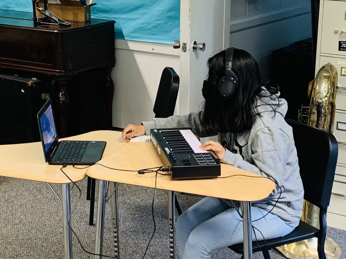 AsburyBands's tweet image. Students are using @BandLab and @Alesis V25 pianos to create and compose their own arrangements of our APHS Alma Mater! @APSuperGray @sunshine1018 @Asbury_ParkSD