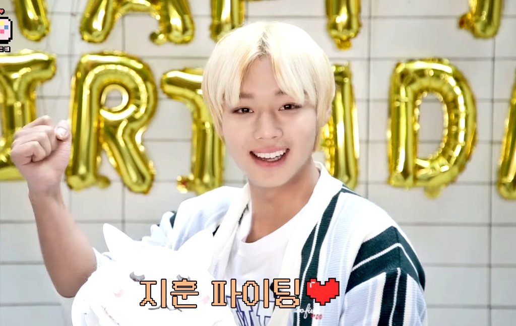 MoonUp_jh's tweet photo. His smile is priceless, recieving such gifts prove that his happy and contented. 🥺 #ParkJihoon your so precious...

@Park_Jihoon_twt  https://t.co/1wleNzFah9 #ParkJihoon #윙케이드 #WinkArcade #FAMIL_WING #HAPPY_JIHOON_DAY https://t.co/MXl7aQ1wKx