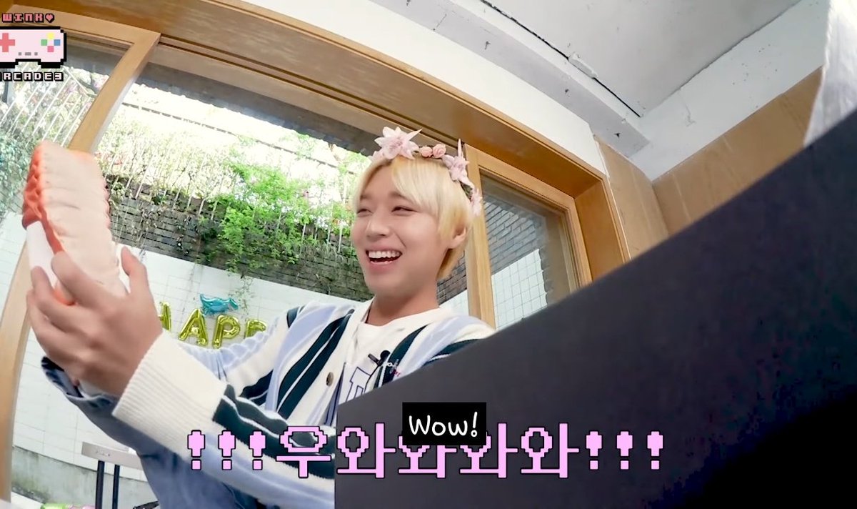 MoonUp_jh's tweet photo. His smile is priceless, recieving such gifts prove that his happy and contented. 🥺 #ParkJihoon your so precious...

@Park_Jihoon_twt  https://t.co/1wleNzFah9 #ParkJihoon #윙케이드 #WinkArcade #FAMIL_WING #HAPPY_JIHOON_DAY https://t.co/MXl7aQ1wKx