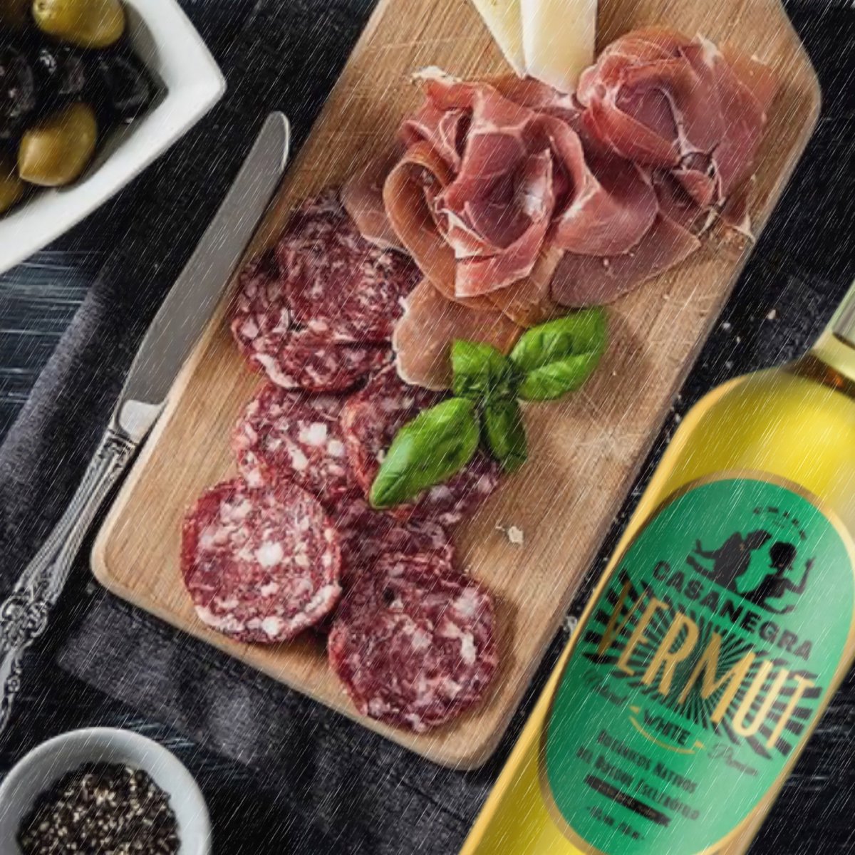 SUPDIEZ's tweet photo. Buenos días amig@s, comenzamos esta mañana con una nueva nota en nuestro #blogdiez 
https://t.co/ccD8sQqKJr
.
#vermouth #productochileno https://t.co/IwDR7Trc12