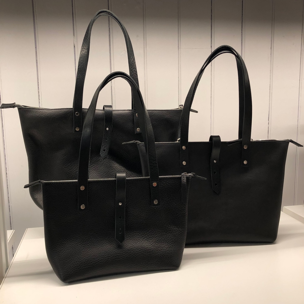 Only a few of these totes left, available in-store or via DM

#leatherbag #totebag #leatherhandbag #equestrianstyle #leatherpurse
#fashion #handmade #style #leathergoods #accessories #design #love #luxury #black #bag