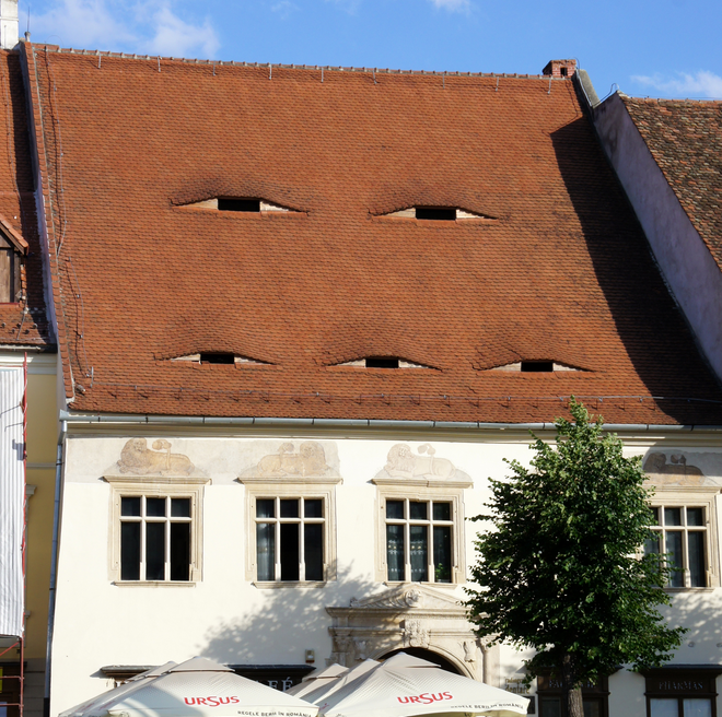 เราเกลียดหน้าต่าง+หลังคาทรง "แอบมองเธออยู่นะจ๊ะ'' ของเยอรมันมากกก โอ๊ยยยยย