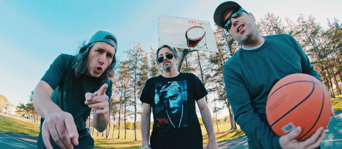 Un toute nouvelle chanson, et un tout nouveau vidéoclip pour l'été 2021.

Le trio original de La Kritik enfin réuni pour du nouveau matériel. Ça s'en vient très bientôt! 

#quebec #villequebec #rapkeb #rapqueb #polqc #tlmep #quebecois #musique #lakritik #basketball