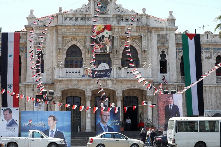 بشار الأسد يدلي بصوته في انتخابات الرئاسة السورية