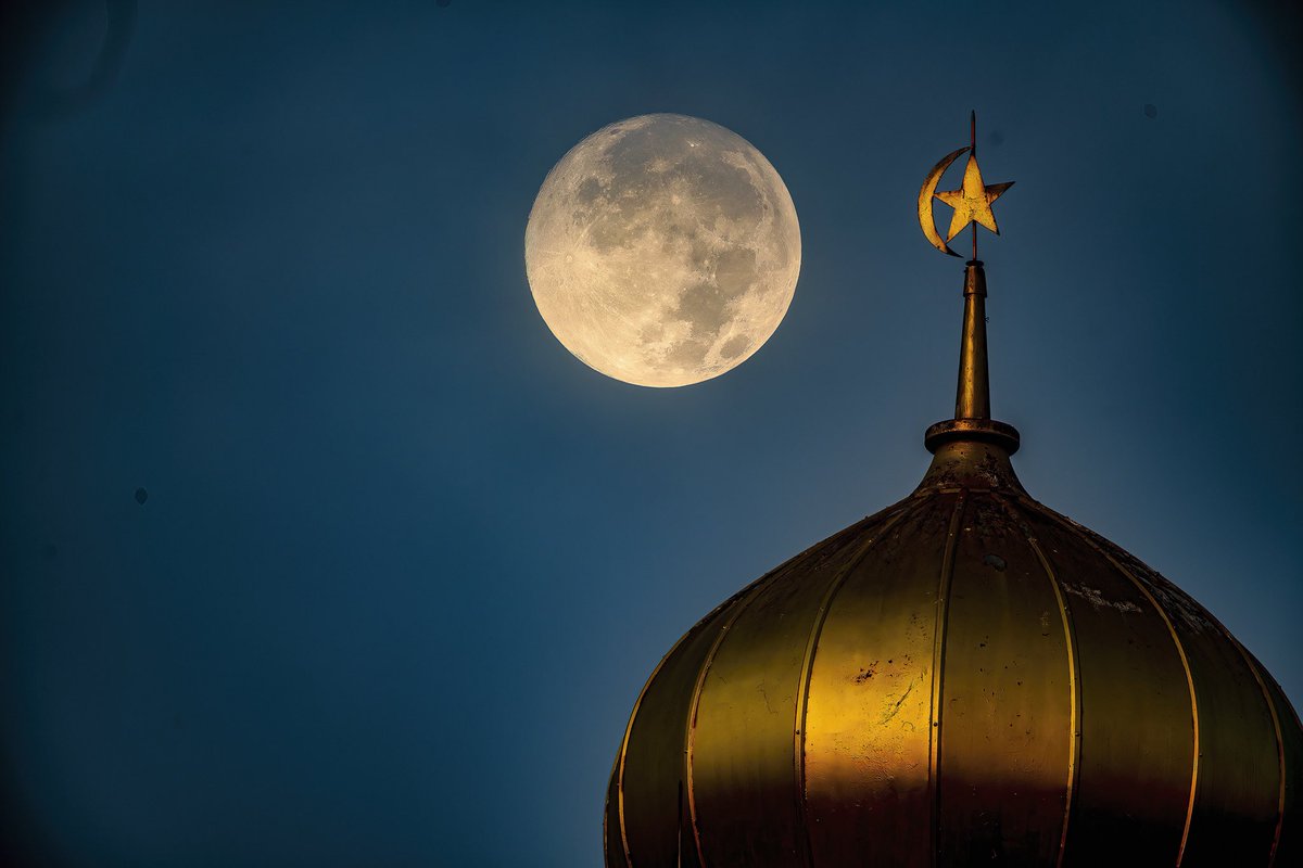 vthomas14's tweet photo. Super #Flower #Moon  #May #2021 #Masjid Tentera Diraja #Singap ⁦@NASAMoon⁩ ⁦@safemoon⁩ ⁦@fullmoonhorror⁩ ⁦@fullmoonIuke⁩ ⁦@supermoon_token⁩ ⁦@FlowerMoonRecs⁩ ⁦@FlowerMoon1111⁩ ⁦@FlowerMoon987⁩ ⁦@Luna_3clipse⁩ ⁦ https://t.co/cyaCwqqi91