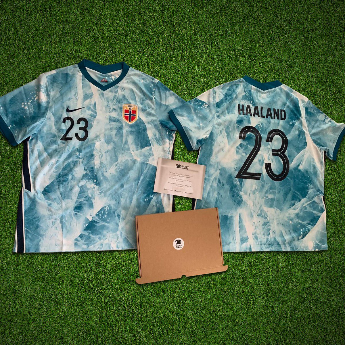 secretshirtco's tweet photo. If Manchester United win the Europa League tonight, we’ll giveaway a https://t.co/0dDyzv85B2 box 🚨👕

👇 How to enter:

🔃 Retweet this tweet
🤝 Follow us

📦 Good luck! https://t.co/JSeU6XdnZY