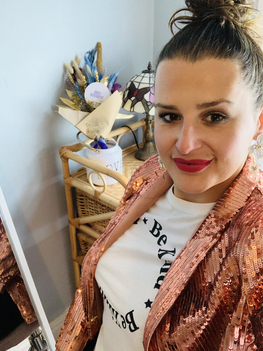 teammckechnie's tweet photo. Todays vibes - it’s be kind and sparkle kinda Wednesday 💕✨ #dressinghappy https://t.co/PuaIvVOSg2