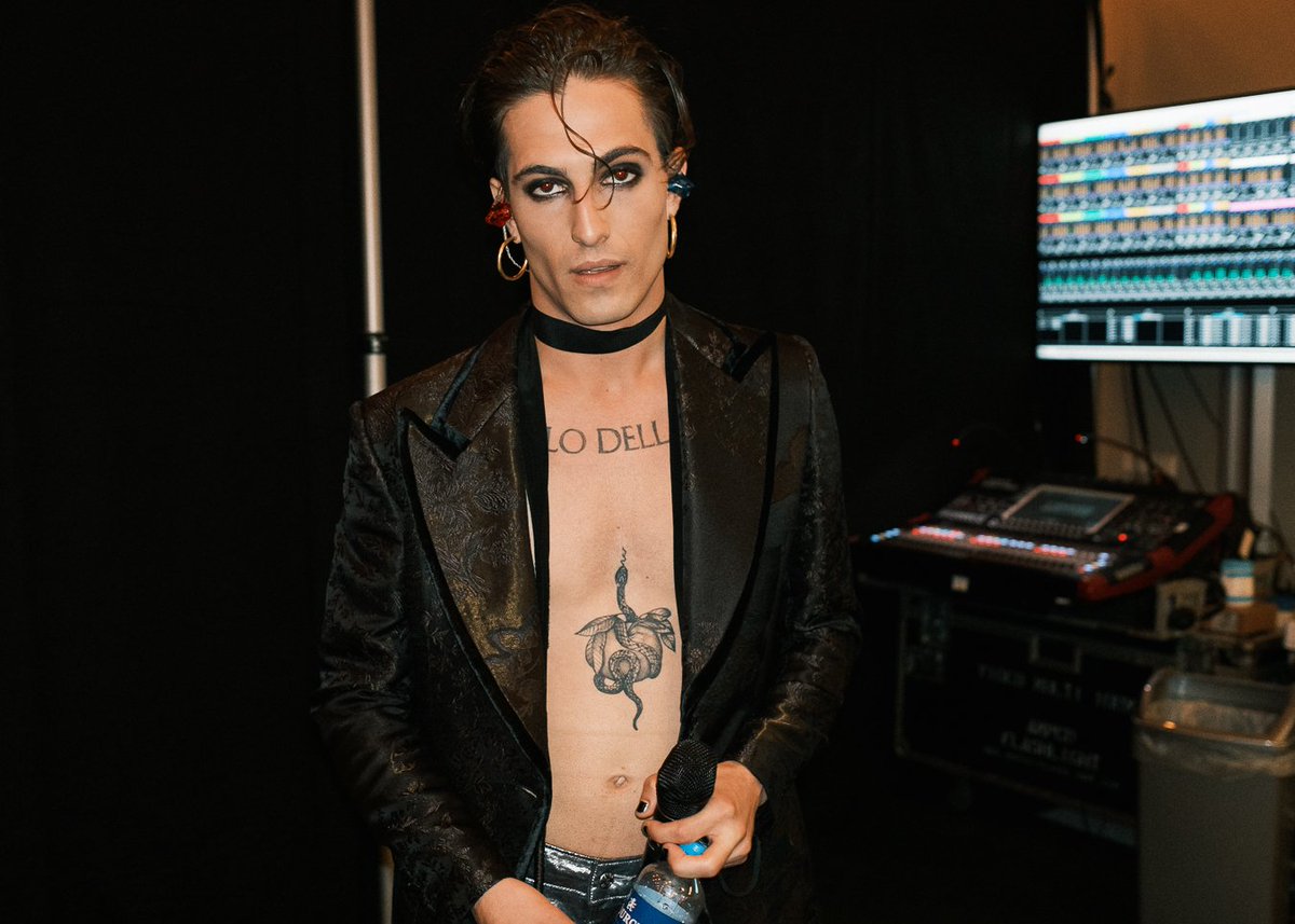 lookalivemoon's tweet image. if you are                   please cover