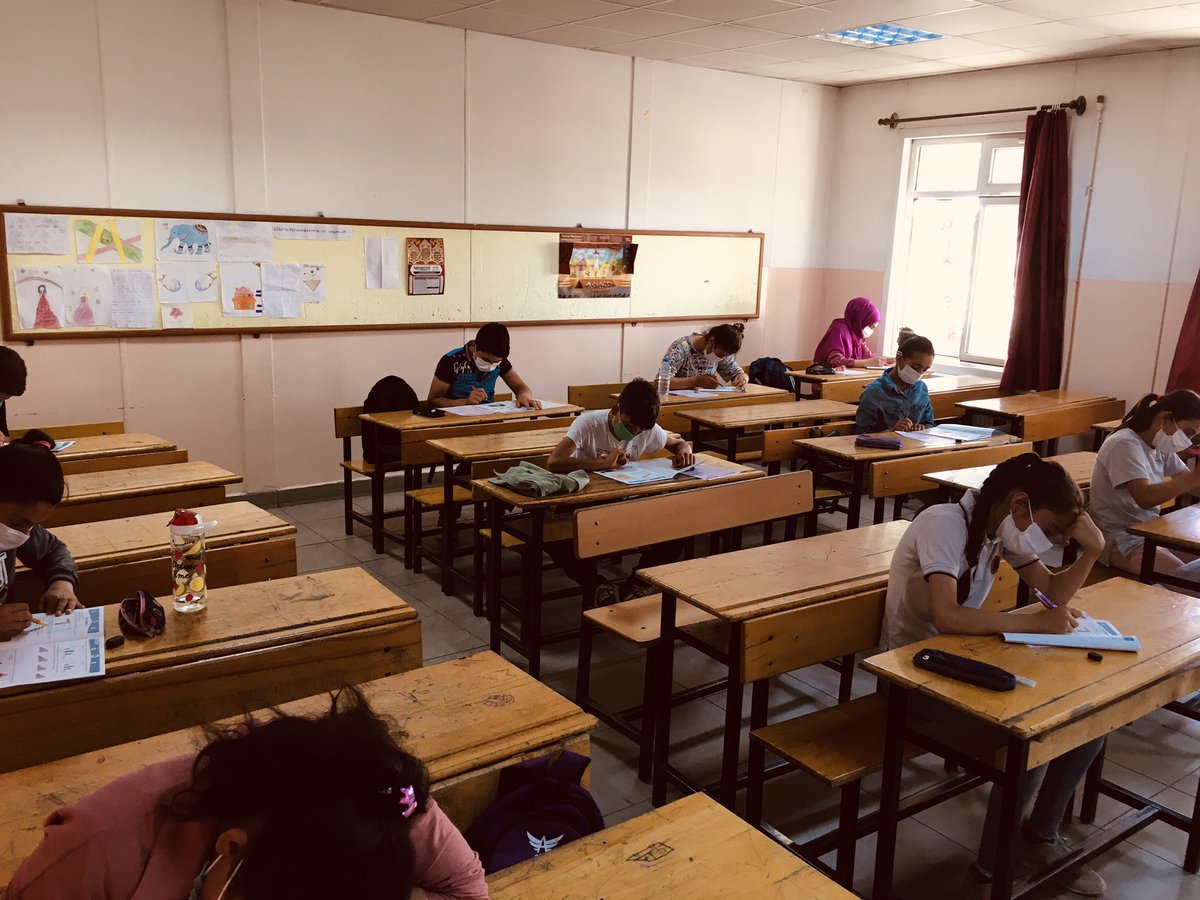 MuharremKatiogl's tweet photo. Bayramlı Ortaokulu sekizinci sınıf öğrencilerimiz Şahinbey İlçe Milli Eğitim Müdürlüğümüzün yapmış olduğu LGS Kazanım Değerlendirme sınavındalar. 🇹🇷📚🧩 @erdalkilinc27 @metin_mengilli @tahirshn_mia @bayramliokul @ziyaselcuk https://t.co/QJwn1nkcV8