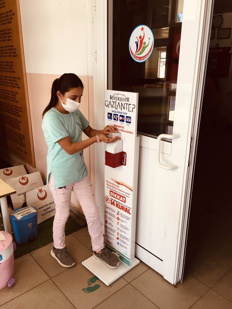 MuharremKatiogl's tweet photo. Bayramlı Ortaokulu sekizinci sınıf öğrencilerimiz Şahinbey İlçe Milli Eğitim Müdürlüğümüzün yapmış olduğu LGS Kazanım Değerlendirme sınavındalar. 🇹🇷📚🧩 @erdalkilinc27 @metin_mengilli @tahirshn_mia @bayramliokul @ziyaselcuk https://t.co/QJwn1nkcV8