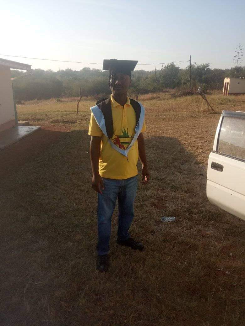 McoDeeBright's tweet photo. They call us 'barking useless unemployed youth'
Bahlekisa ngatsi!!
#MarchForJobs
#UnemploymentIsUnbearable
#JusticeForThabani
#TiniTwitter https://t.co/vbWuxuY0h5