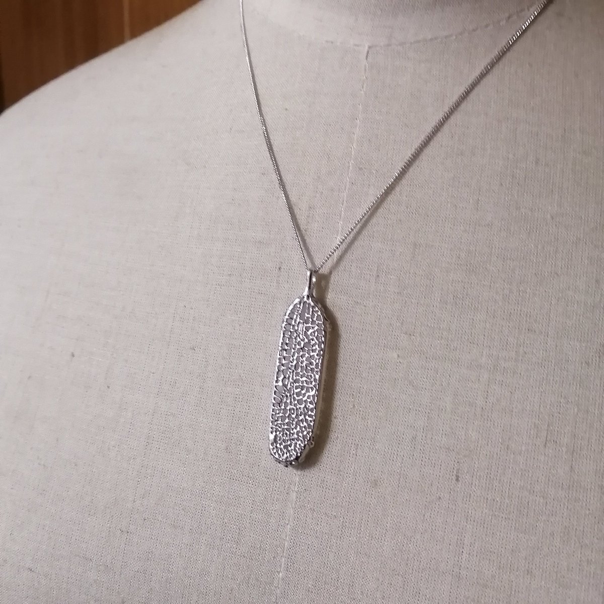 thwyjewel's tweet photo. 蜻蛉の翅のペンダントトップ出来ました。
#イリスアゲート #アイリスアゲート #thwyjewel #irisagate #蜻蛉の翅 #とんぼのはね https://t.co/5UPi00P91Z