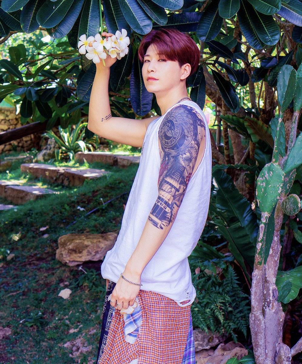 iconickpoptatts's tweet photo. VAV ๐ค St. Van ๐ค Sleeve https://t.co/s71xuKOX9X