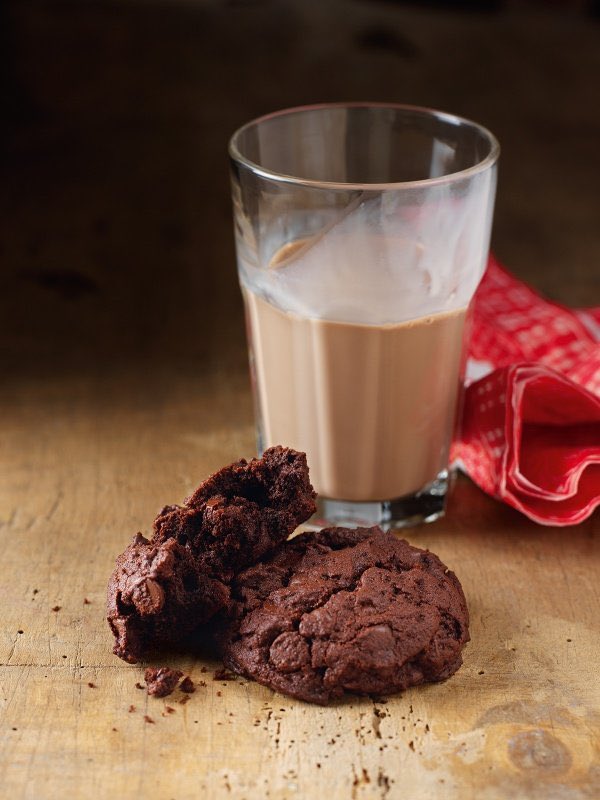 Nigella_Lawson's tweet photo. My dears, there’s nothing else for it: #RecipeOfTheDay is Totally Chocolate Chocolate Chip Cookies https://t.co/sdELjnDOh6 https://t.co/SFZBG4ydbw