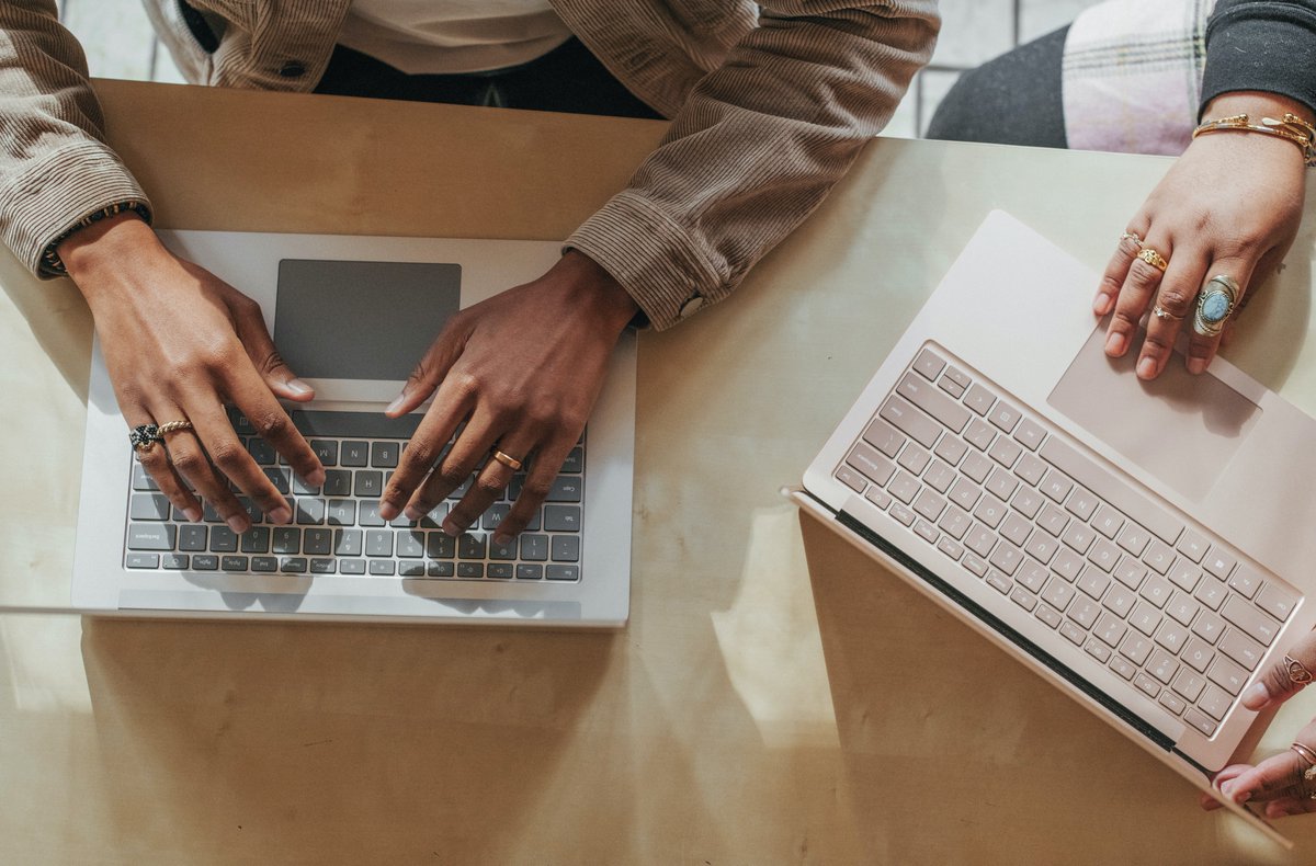 Sinds midden april zijn bewoners in Delfshaven bezig met hun ontwikkeling in digitale vaardigheden. Door het beschikbaar stellen van laptops kan wmo radar Rotterdammers helpen aan de juiste middelen om zich verder te ontwikkelen. Lees meer via de link.

bit.ly/3fIksm4