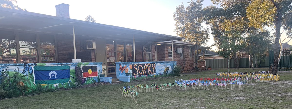 RamsgatePS's tweet photo. 🖐🏽 @RamsgatePS Sea of hands which was made and placed by each and every student in the school! #NationalSorryDay #SorryDay #LoveWhereYouLearn https://t.co/k99umxqQQA