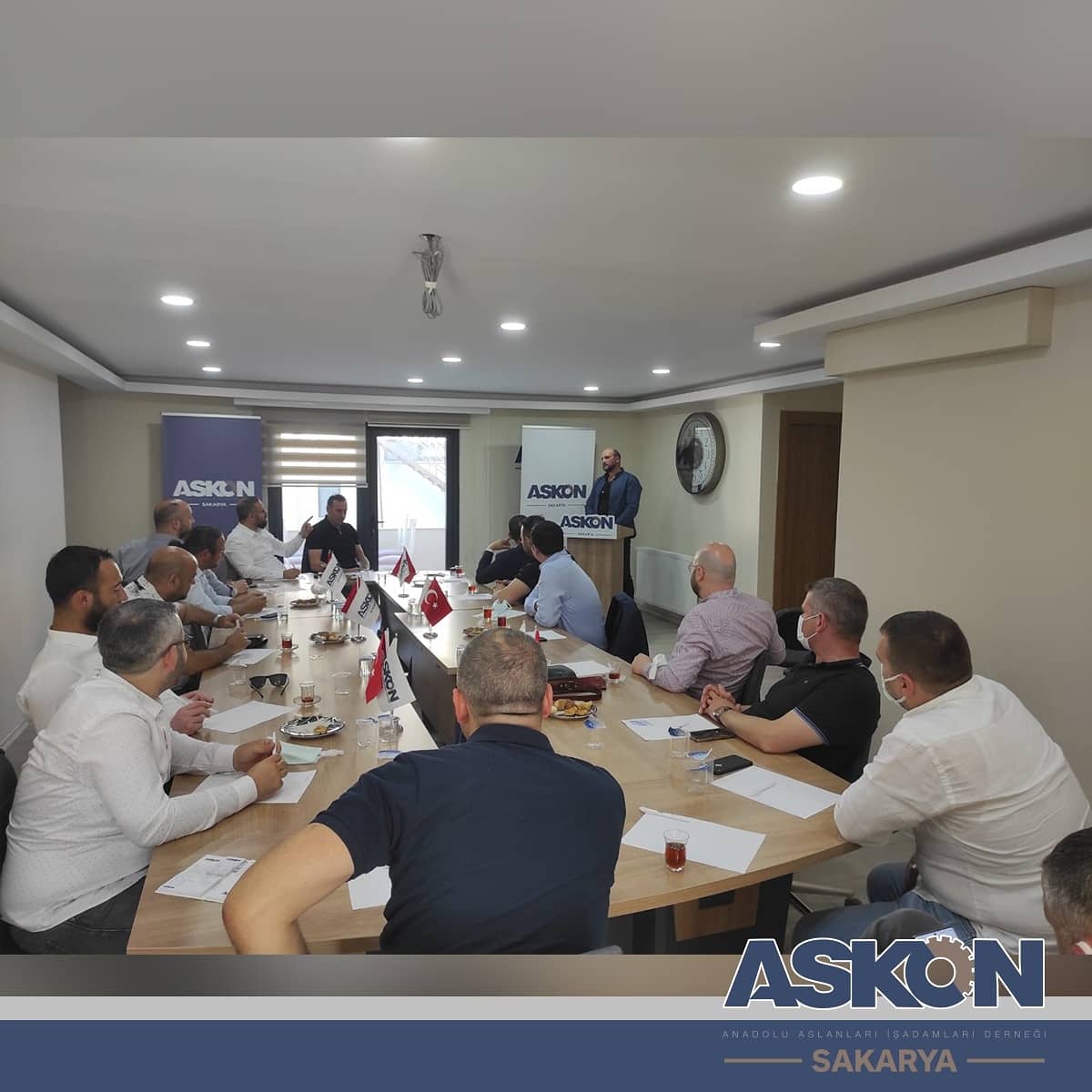 SakaryaAskon's tweet photo. Derneğimizin İcra Kurulu toplantısını icra ettik.
Toplantıda derneğimizin 2021 yılı yol haritasını oluşturarak planlama takvimi üzerine istişarelerde bulunduk..@EngnTmbz
@MetinSevindikk @ASKON
@Davut_UR @Veyselonder_ @gokhann68 @alisari_ @halilerolll @HalimKlk1 https://t.co/m9MfsJLwAY
