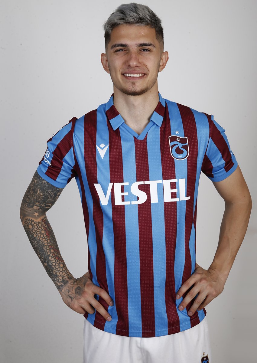 Trabzonspor's tweet photo. Yeni sezon formalarımız 🔥💥⚡️ #vol4 https://t.co/HAdC1zvstO