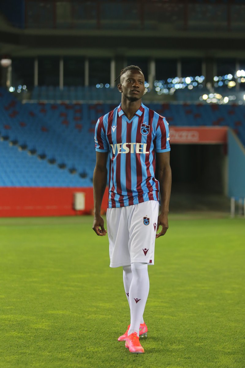 Trabzonspor's tweet photo. Yeni sezon formalarımız 🔥💥⚡️ #vol4 https://t.co/HAdC1zvstO