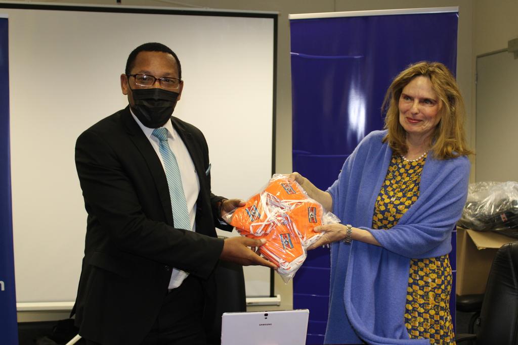 EswatiniGovern1's tweet photo. Acting Minister of Education Harries Bulunga has this morning received 1250 facemasks worth E30 000 from the European Union. The facemasks will be distributed to learners across the country's schools. https://t.co/5NBTt8DAOT