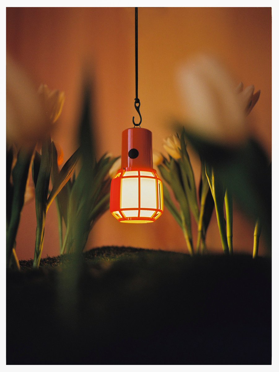 Marsetbcn's tweet photo. As a part of ‘Young Talents’, the photographer Berta Pfirsich portraits the Chispa portable lamp —designed by Joan Gaspar in collaboration with CUPRA— and its adaptability through outdoor and indoor spaces.
Find out more at https://t.co/kITsRzzhqF
#marset #marsetbcn https://t.co/f3w47PzmU8