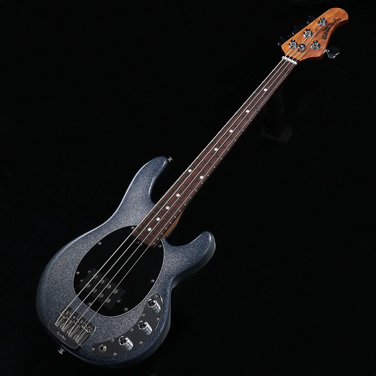 1484shibuya's tweet photo. 【#渋谷ベースフロア】#入荷情報 
MUSIC MAN StingRayのショートスケール仕様が入荷!!
ショートスケールに合わせコンパクトなボディー、ネック幅を細めにするなど、取りまわしの良い設計になっています!!
#ベース #エレキベース #スティングレイ #ショートスケール #Music_Man https://t.co/E1pp9RRATG