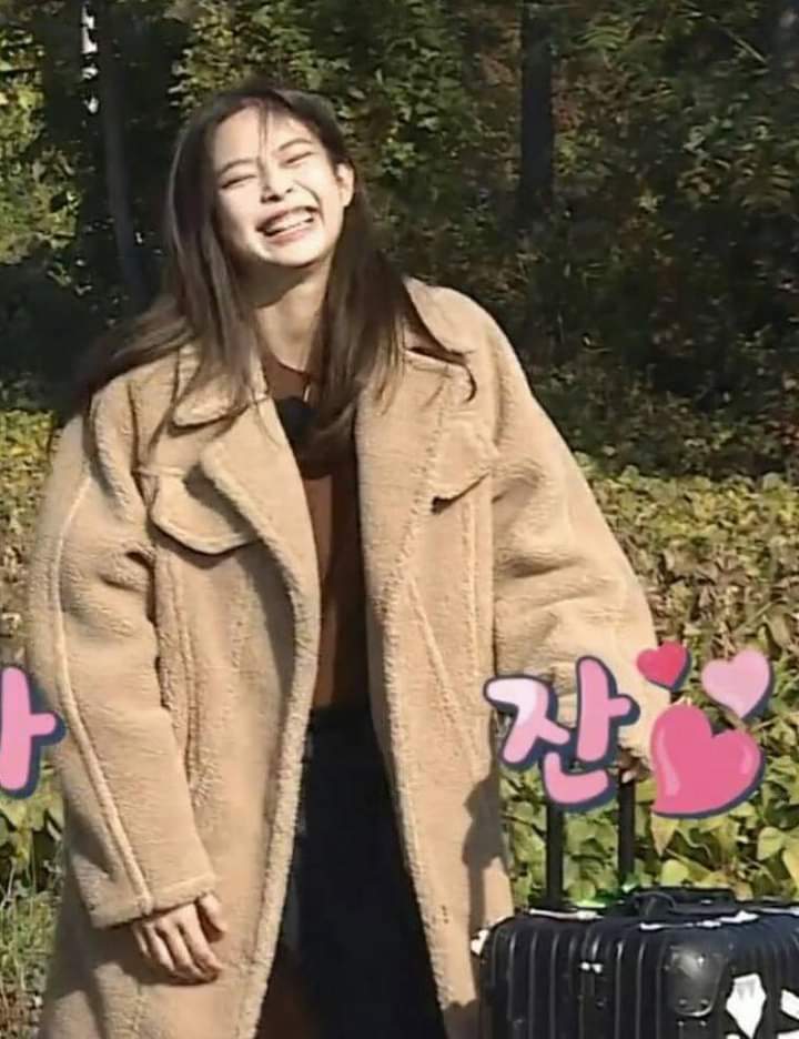 tylamantra's tweet photo. Admit it we all missed jennie Kim on variety show!😭 Look at her smile😭 @blackpink https://t.co/pdzHCi6r8e
