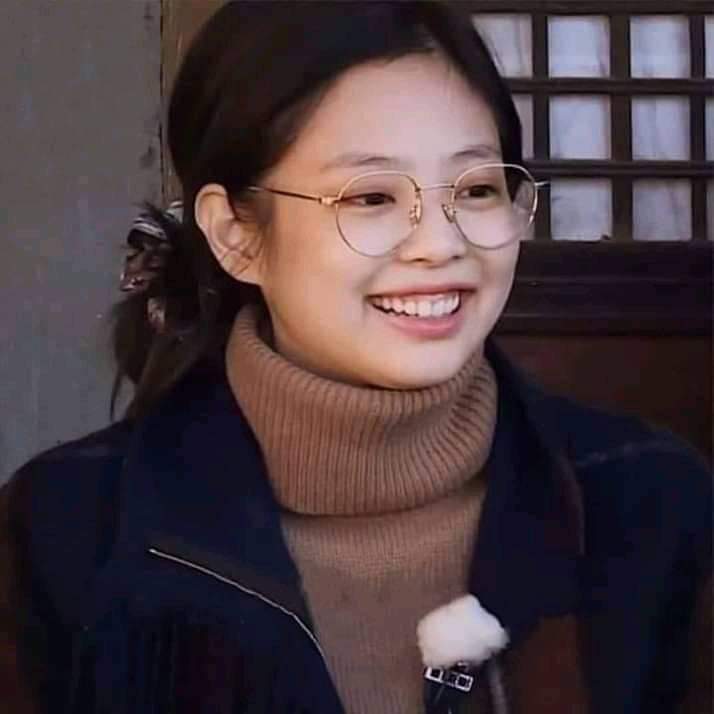 tylamantra's tweet photo. Admit it we all missed jennie Kim on variety show!😭 Look at her smile😭 @blackpink https://t.co/pdzHCi6r8e