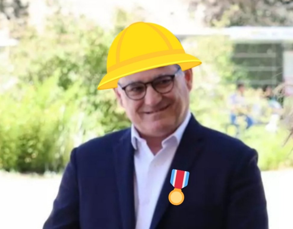 laroulotte49's tweet photo. #Jono😬 qui devait porter l'#estocade en devenant maire de @choletagglo participe peu ou pas aux CM car il casse des cailloux pour nourrir sa famille, c'est pas #indécent😡 La #castafiore👸 devrait balayer devant sa porte et apprendre à écrire !
#bouffonne
#DemainCholet
#LaREM https://t.co/o52c55wEcJ