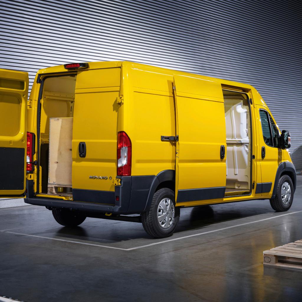 vauxhall's tweet photo. Our entire LCV range will soon be available in electric options. The all-electric #MovanoE will offer up to seven seats alongside class-leading safety tech & driver aids. > https://t.co/GcfUGV33HC
#Vauxhall #Movano #VauxhallMovano #Electric #EV https://t.co/zayb7hBbtg