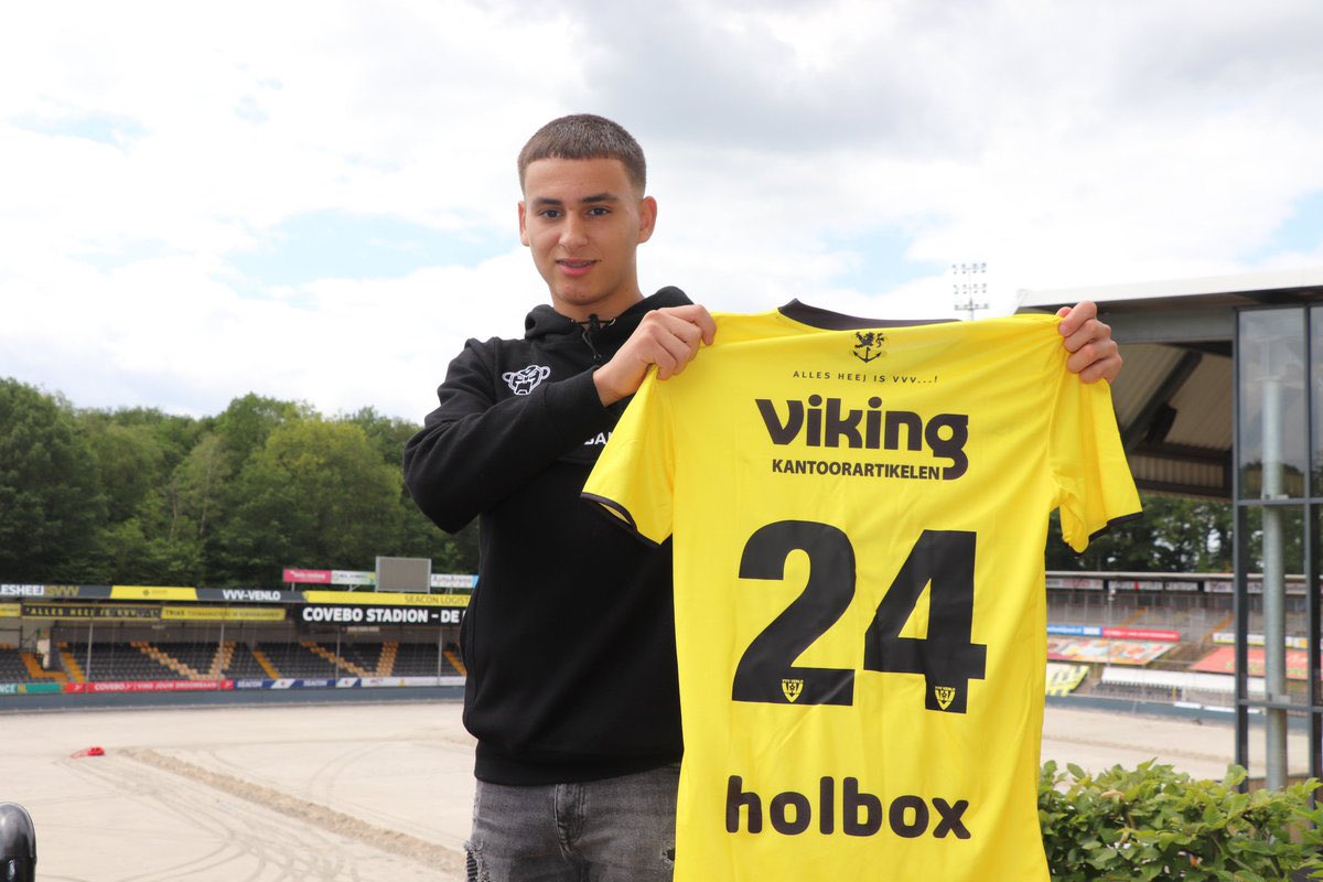 🚨- L’Ajax est en train de négocier avec VVV-Venlo le transfert de Wassim Essanoussi. Âgée de 17 ans seulement, il était le plus jeune joueur du championnat cette saison.