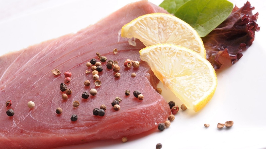 Scanfisk's tweet photo. En esta altura del año comienza a apetecer cada vez más platos ligeros y frescos, y por ello el consumo de atún congelado sube, pues su preparación es sencilla y se adapta a casi todas las recetas. 

#Atún #Scanfisk https://t.co/ZgzWvCgpm7