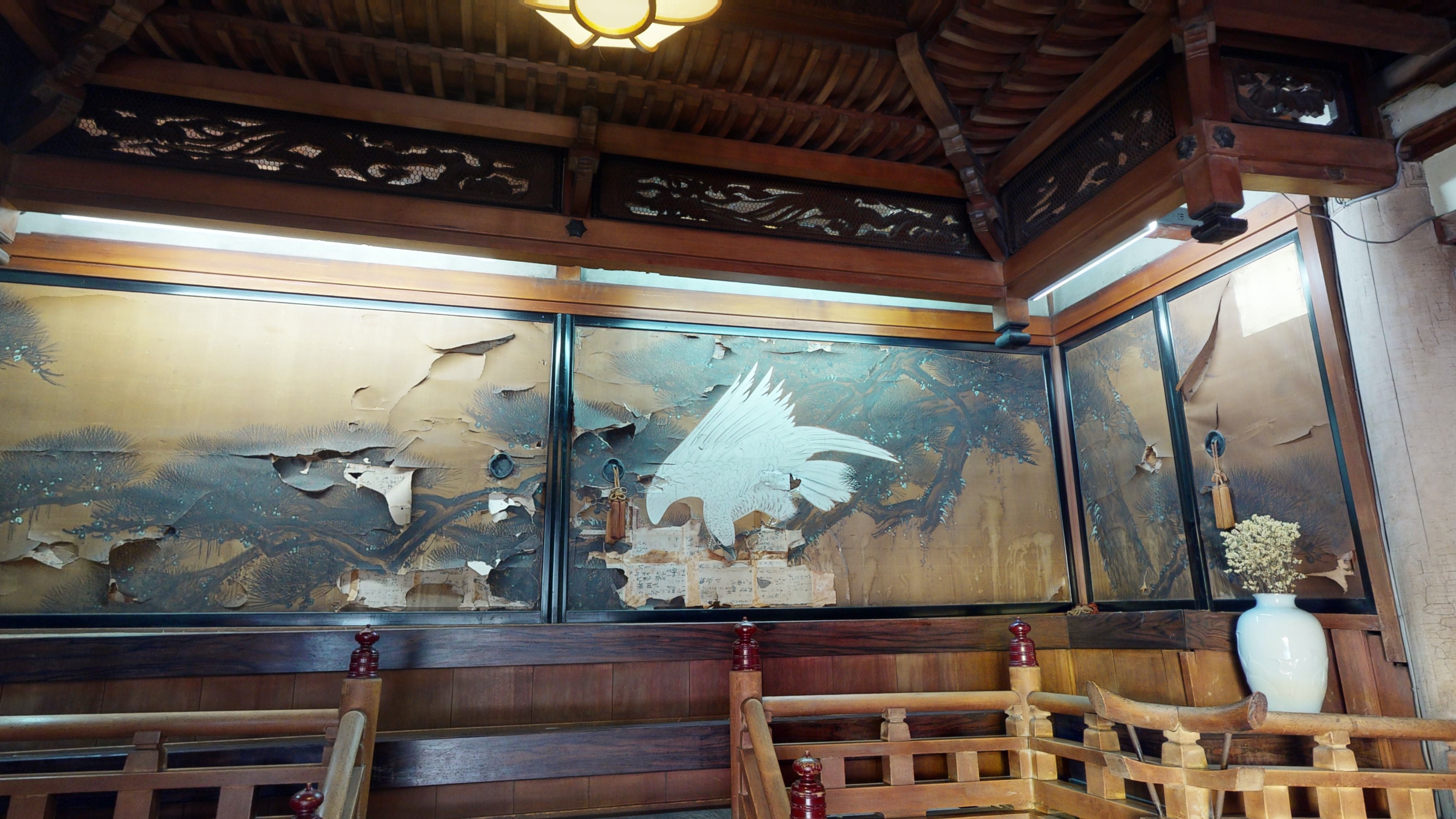 劣化が激しい必要な顔見世の間の襖絵