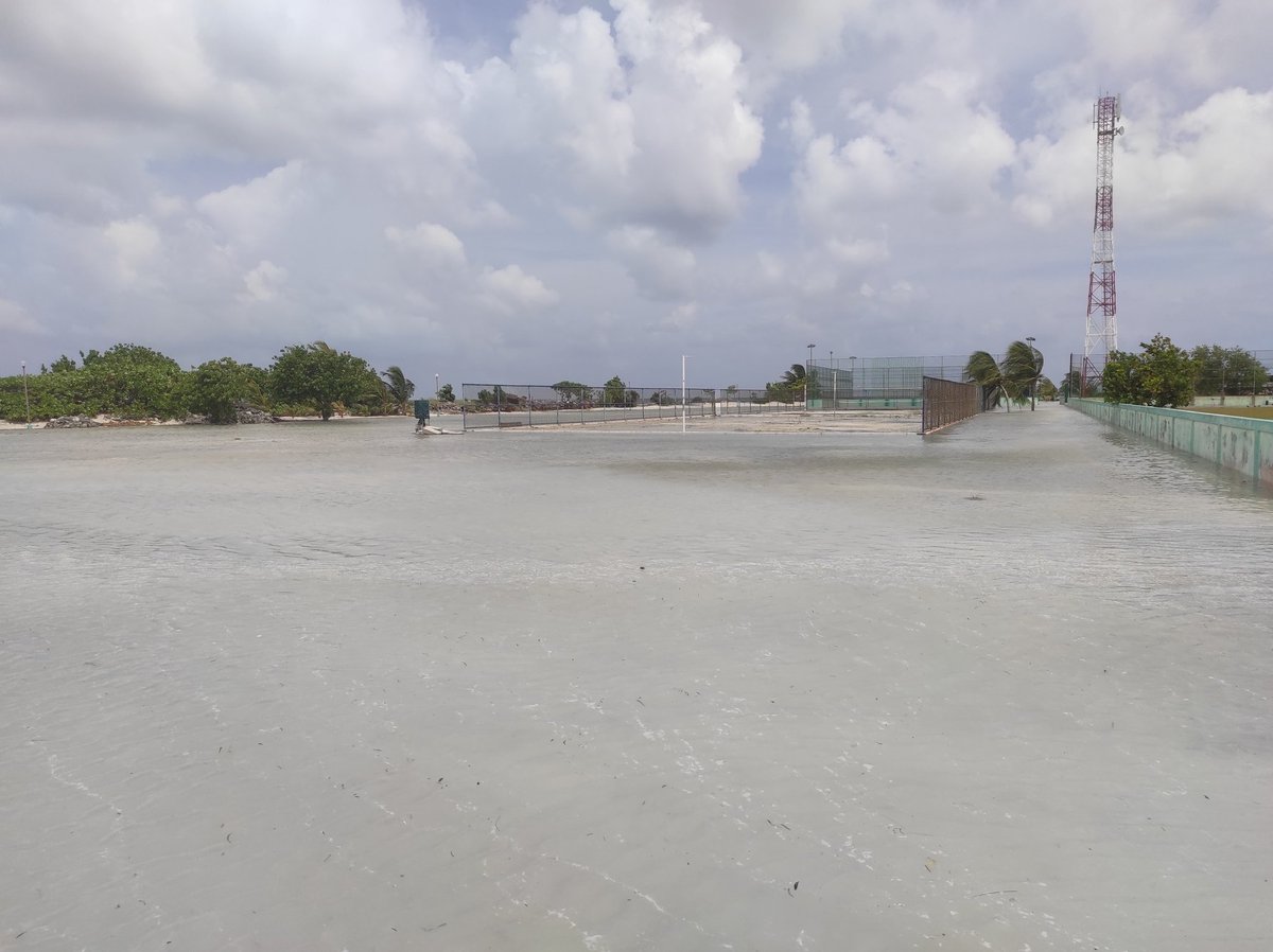 k9nasri's tweet photo. M.Maduvvariah evves hifehehtumeh nethi udha aramun dhanee. Rashutherey ge maguthakai gethakah asaru kuramundhanee @MoNPHImv @MoEnvmv @ikramhassan @ibusolih @NDMAmv https://t.co/c6wiv4Ttsq