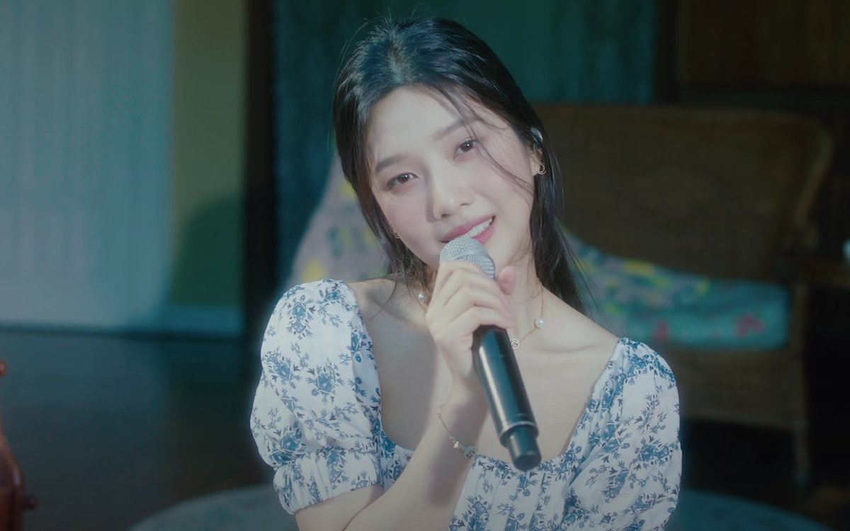 PSYFITS's tweet photo. how can you not be in love with her 🥺💚

I LOVE YOU JOY
#JOY_JeTaime @RVsmtown https://t.co/WjDNtEBtHs