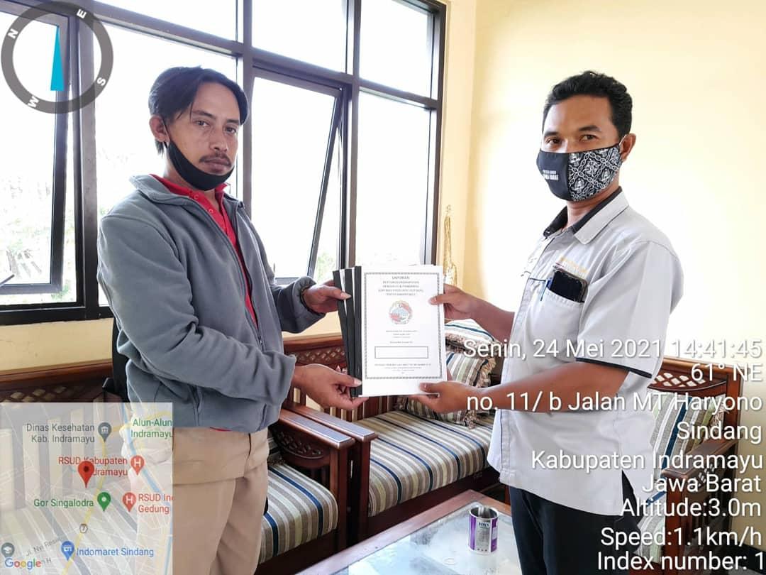 darsimse's tweet photo. Keg. Tgl 24 Mei 2021, Menerima Kunjungan dari Sekretaris Kopprod. Putra Darma Ayu terkait penyerahan Buku Laporan pasca Pelaksanaan RAT TB. 2020 sebagai bahan update data ODS... 

#penyuluhkoperasikemenkopri 
#depcoop 
#ppklkemenkopumkri 
#ppkljawabarat 
#ppklindramayu https://t.co/tRiKacSEm5
