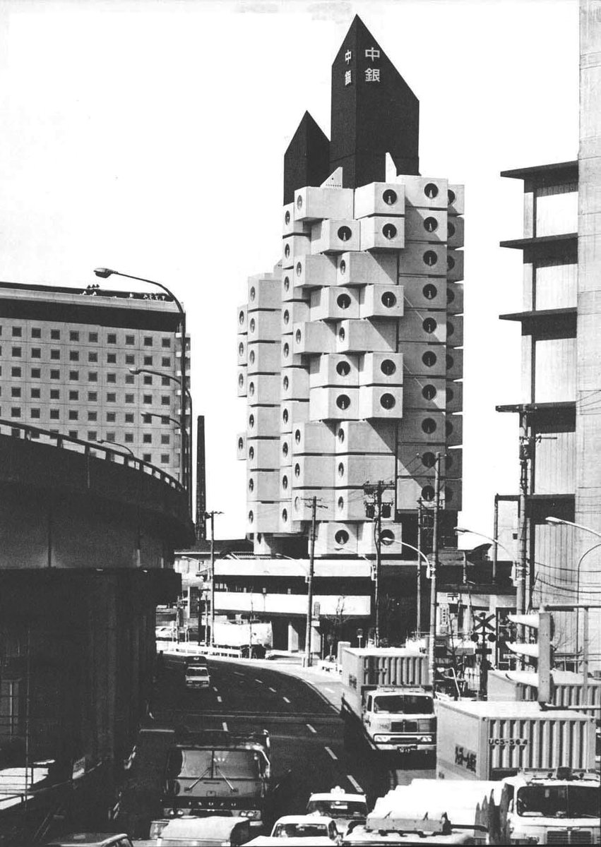 ComoVR's tweet photo. 中銀カプセルタワービルの昔写真

📷 : https://t.co/L3O8XELKQ4

#建築　＃中銀カプセルタワービル https://t.co/cge1kl8VVM