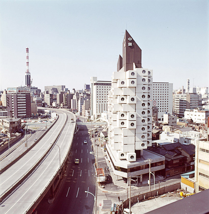 ComoVR's tweet photo. 中銀カプセルタワービルの昔写真

📷 : https://t.co/L3O8XELKQ4

#建築　＃中銀カプセルタワービル https://t.co/cge1kl8VVM