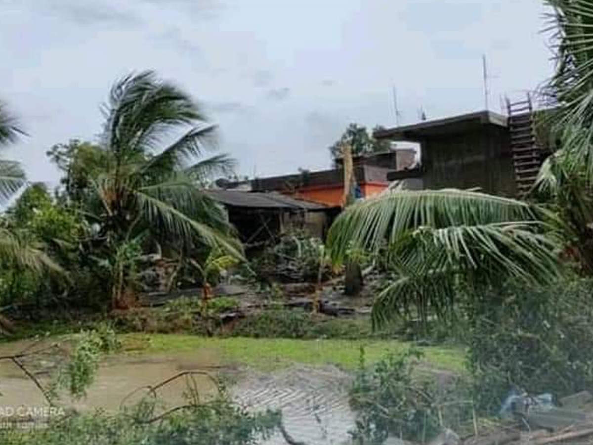 timesofindia's tweet photo. Photos of #CycloneYass impact on Odisha, West Bengal

https://t.co/O7FXkG7kd4 https://t.co/GP7altj1FX