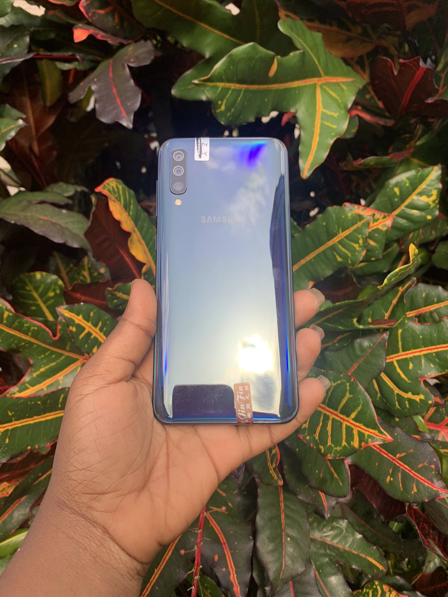 Usedphones_ng's tweet photo. Samsung A50

Price: 96,000

Sim Type: Dual

Nationwide delivery option available 🚚 

Send a DM or Call  09033073078/ 07086007974 to place an order. 

Location: Suite 13, Saka Tinubu GSM Plaza Victoria Island Lagos.

#usedphones #usedphonesng #ukused #nigeria #lagos #usedphonesng https://t.co/wAiKl9oJJh