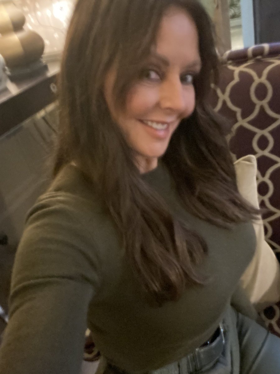 Hello World....I've missed you ❤️❤️Normal world pushing through ❤️❤️❤️
....an actual face to face work meeting instead of ZOOM....I think I'm done with my laptop for now 👍🏼🥳🥳🥳🥳🥳