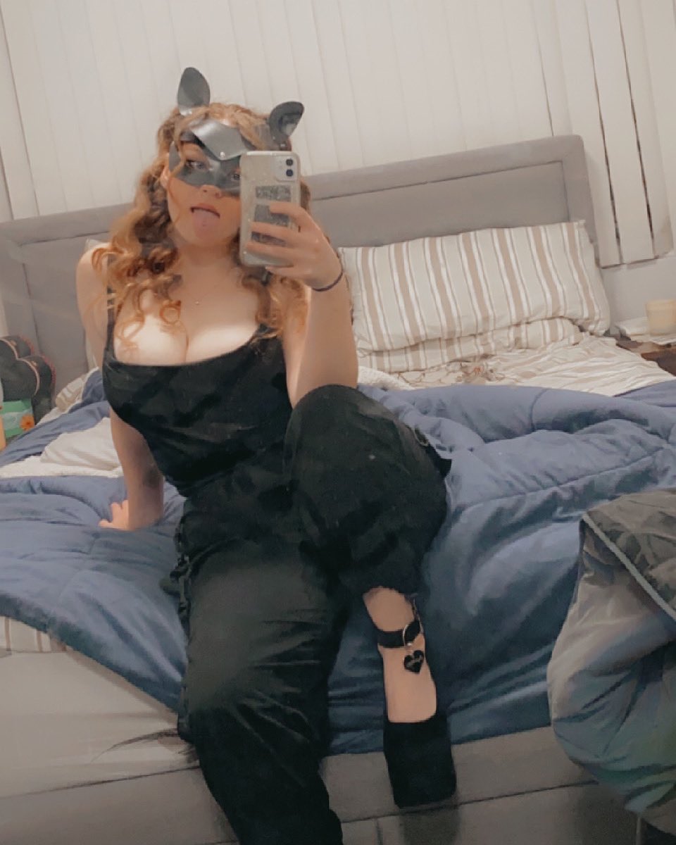 PennyArthur10's tweet photo. Who wants to feel? 🥵💦 #content #contentcreator #selling #sellingcontent #onlyfans #daddy #sellingmyself #bunny #BDSM #customcontent https://t.co/0hQ0kCYZgn