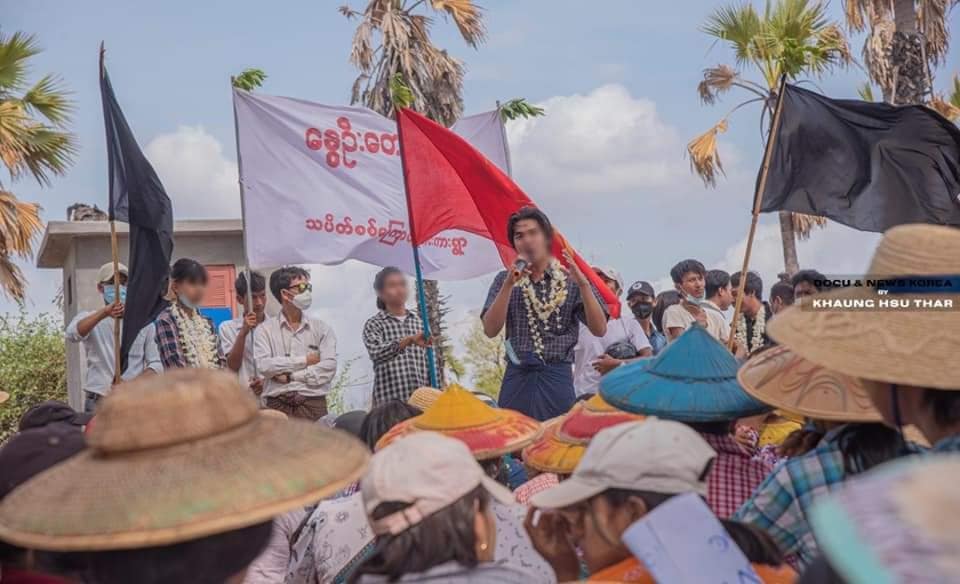 IrrawaddyNews's tweet photo. Hundreds of people rallied against the military regime in #Monywa , #Sagaing Region on Wednesday. (Photo: CJ) 

#WhatsHappeningInMyanmar https://t.co/YGsHvBjXPu