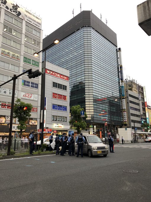 事件 川崎駅前で事件か 川崎駅前南交差点付近で軽自動車に警察が取り囲んでる 川崎区駅前本町 まとめダネ