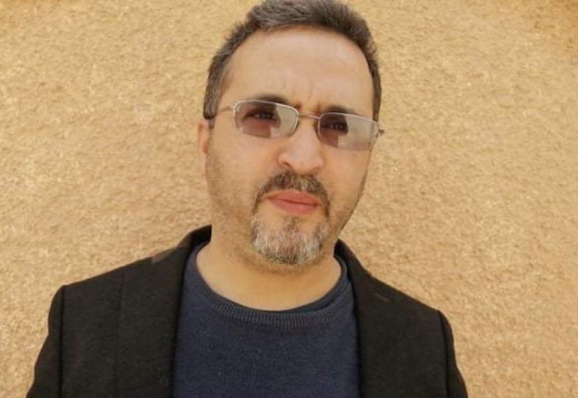 khaleddrareni's tweet photo. 174 معتقل رأي في الجزائر، من بينهم الصحفي #رابح_كارش المسجون منذ 19 أبريل 2021 من أجل مقالات نشرت في صحيفة ليبرتي حول التقسيم الإداري الجديد و رفض سكان بلدية معينة هذا التقسيم، القوانين الجزائرية تمنع سجن الصحفي و لكن الواقع عكس ذلك تماما 
#الحرية_لرابح_كارش
#الصحافة_ليست_جريمة https://t.co/I9QflP2VBI