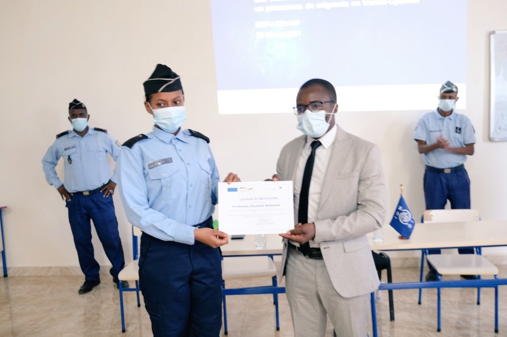 NgapaTheophile's tweet photo. Clôture de l'atelier de formation des gendarmes de l'Ecole de Perfectionnement des pratiques de la police judiciaire (EI3PJ)- Djibouti
"Identification et protection des victimes de la traite des personnes dans un processus de migrants en transit"
#EI3PJ #BetterMigrationManagement https://t.co/hxVqbppyzQ