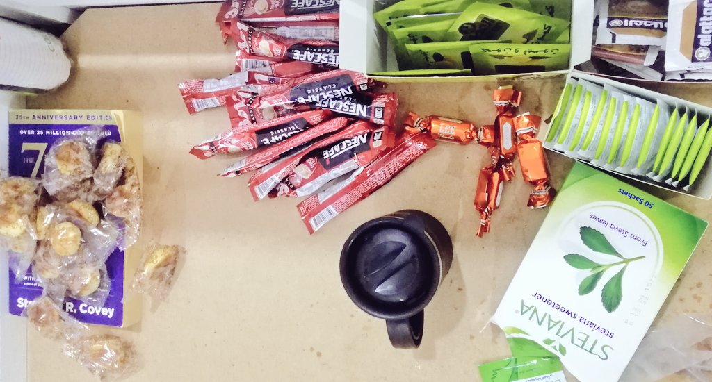 Saifullah3433's tweet photo. My table nowadays.. 😜😜😜😜 https://t.co/5iFFQc9l5f